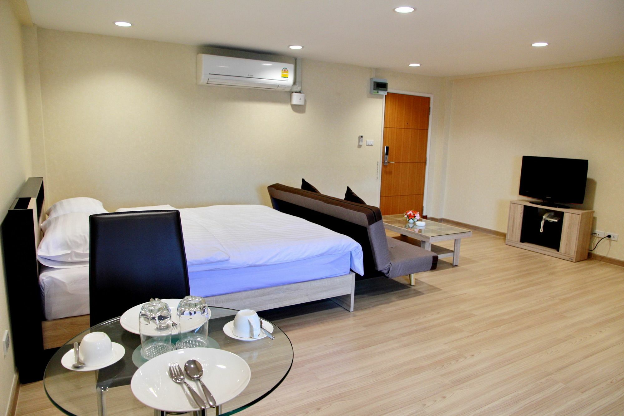 The Kaze 34 Hotel And Serviced Residence Банкок Екстериор снимка