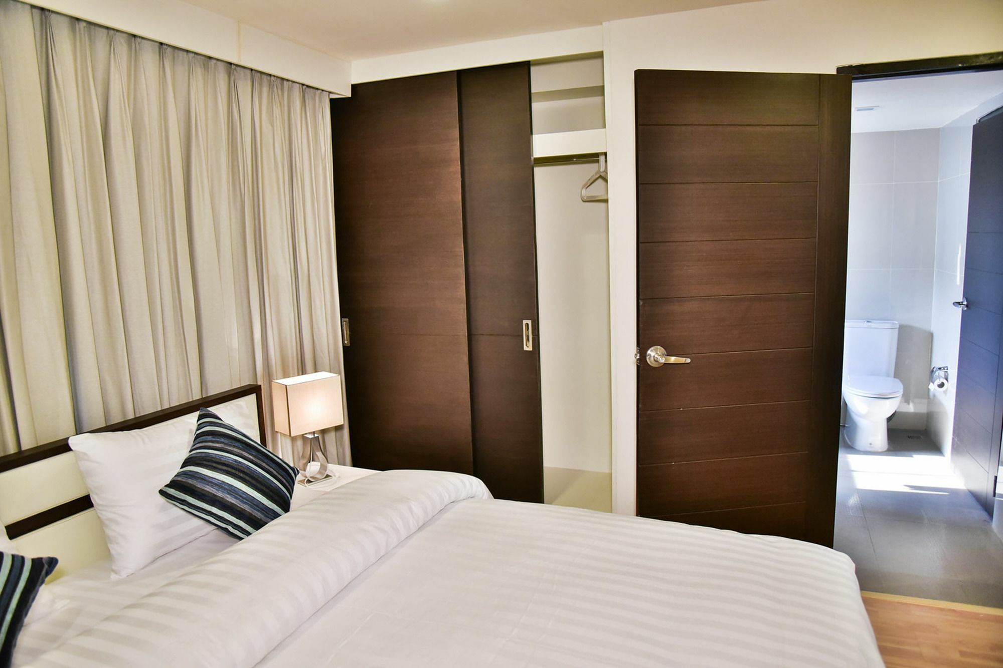 The Kaze 34 Hotel And Serviced Residence Банкок Екстериор снимка