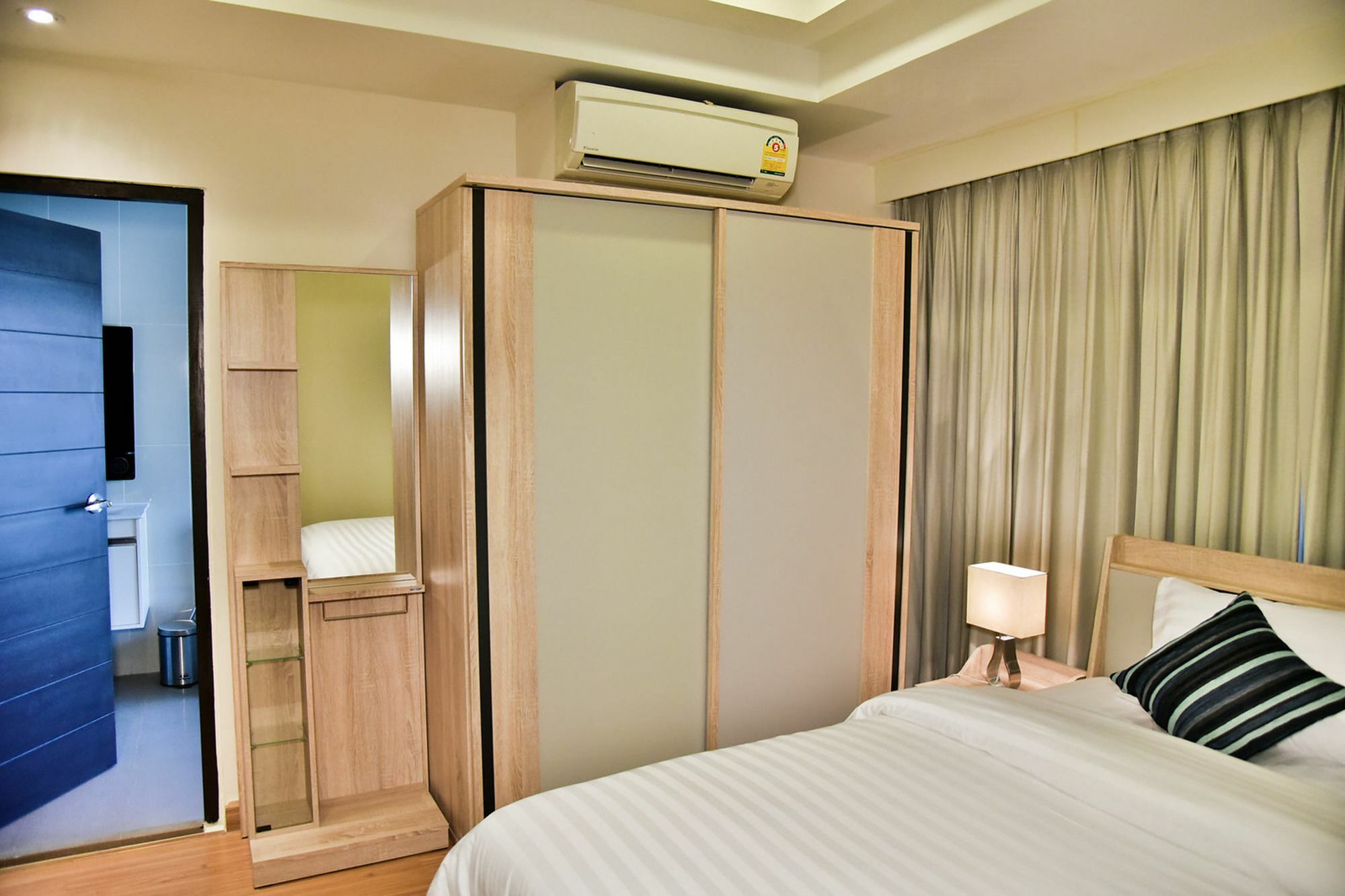 The Kaze 34 Hotel And Serviced Residence Банкок Екстериор снимка